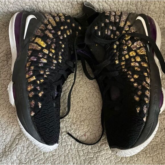 Nike LeBron XVII 17 BG Lakers GS BQ5594-004 Youth Size 7YBoys-7 Mans - Picture 5 of 7